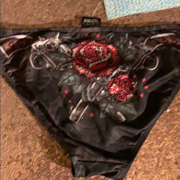 Sinful,Bling,Roses🌹Guns & Chains. - Picture 2 of 7